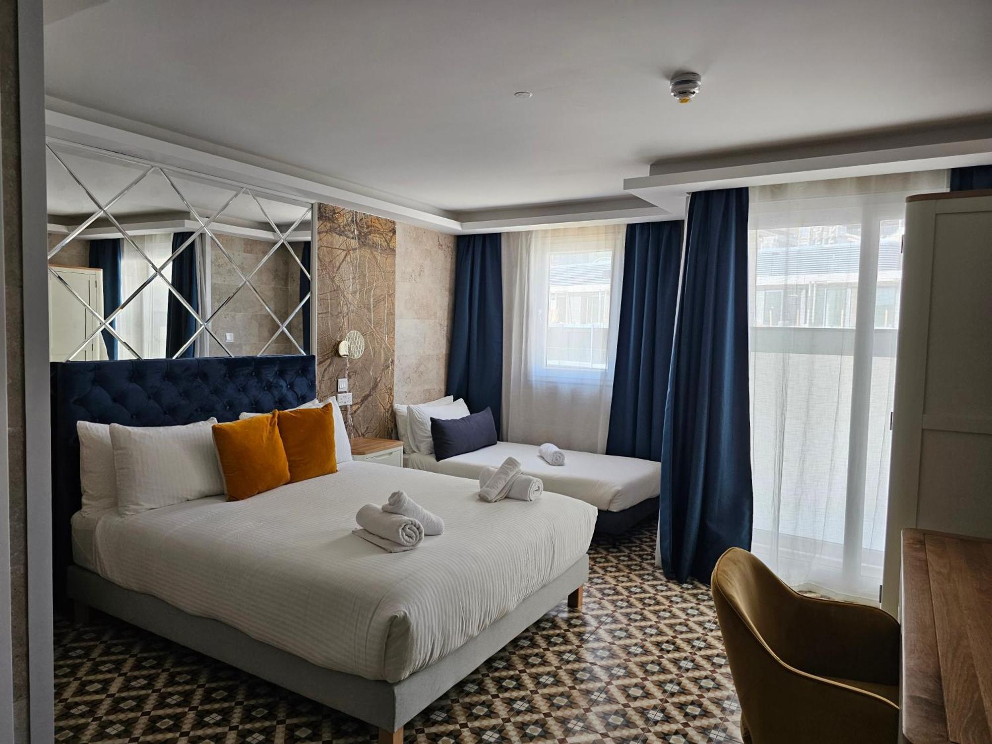Balcony Hotel 3*