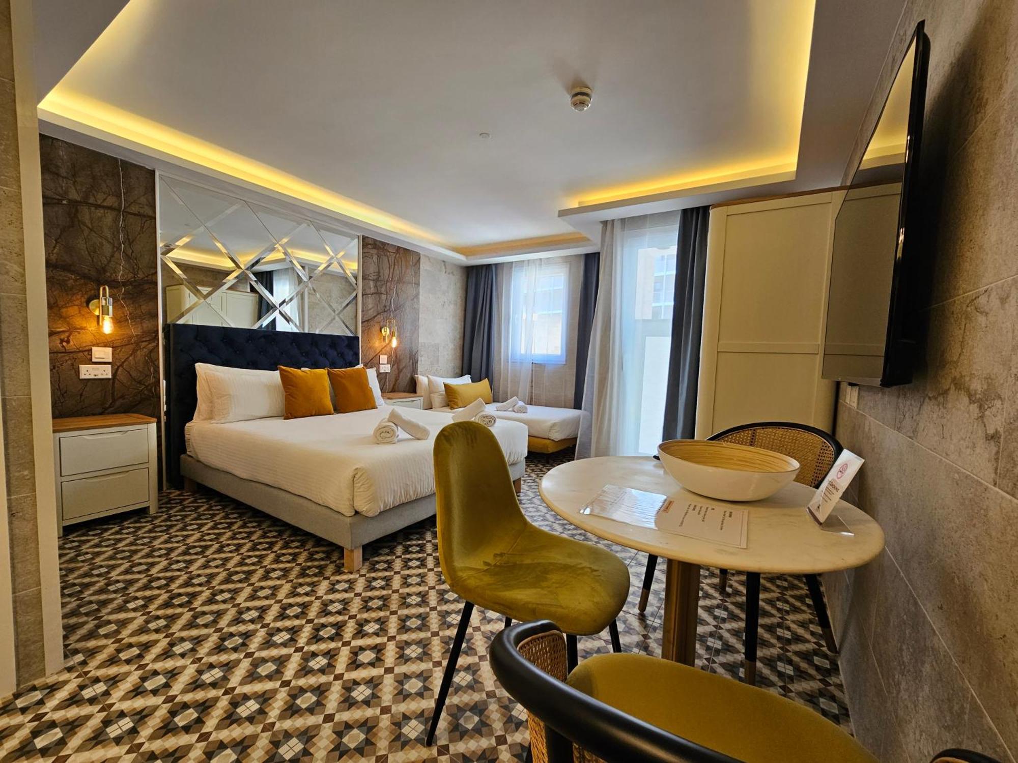 Balcony 3* St. Julian's