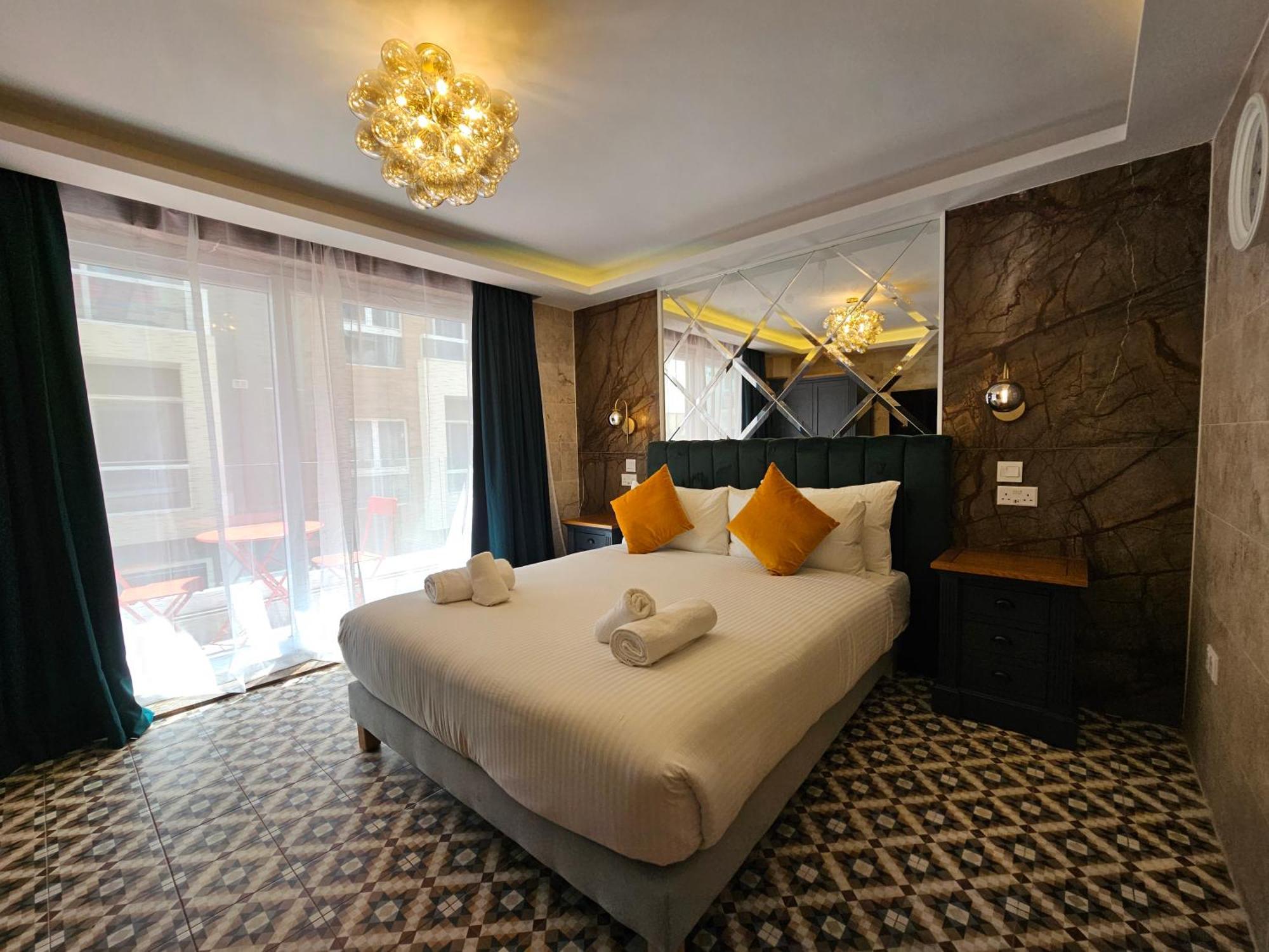 Balcony Hotel