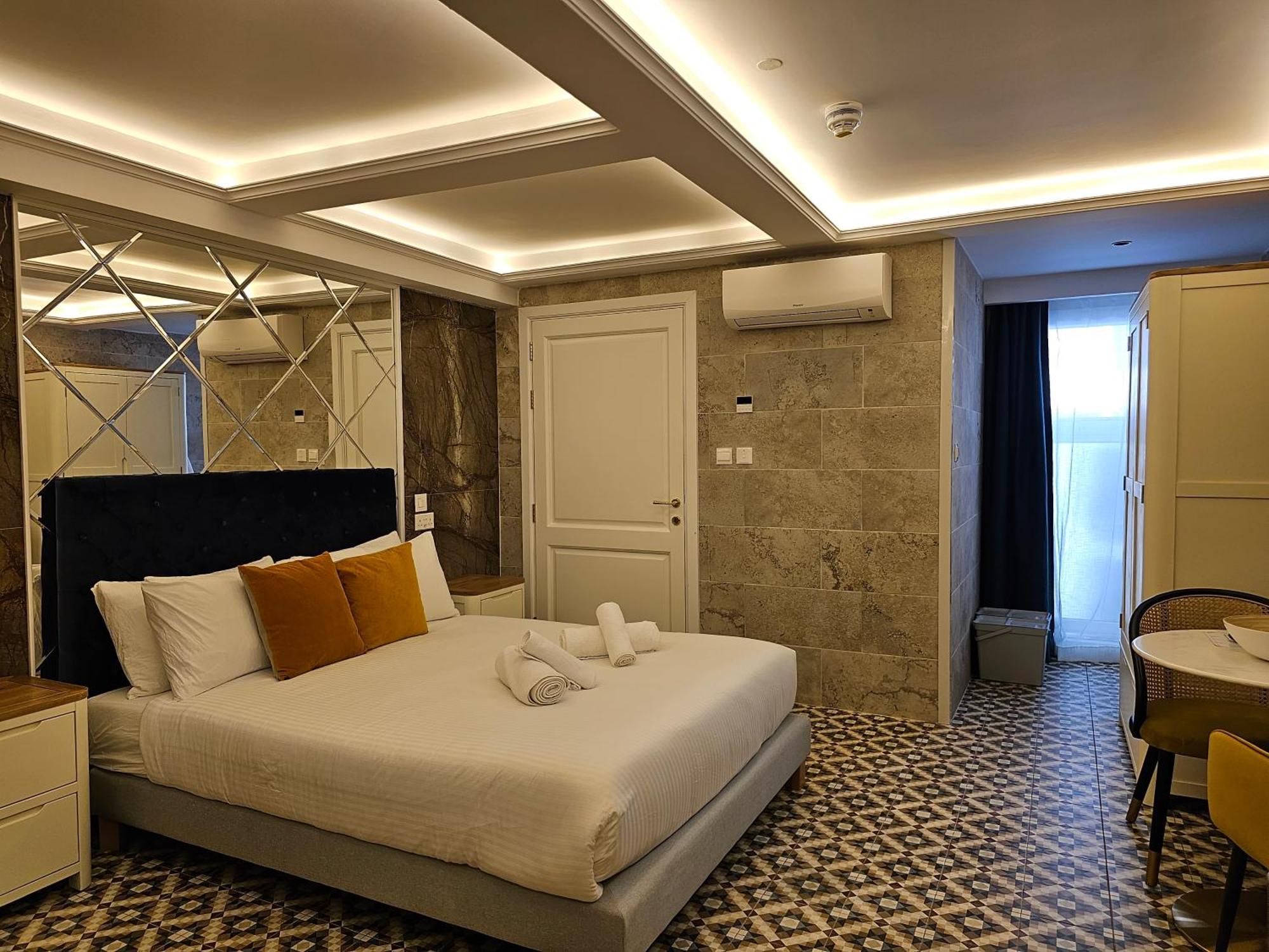 Balcony Hotel 3*