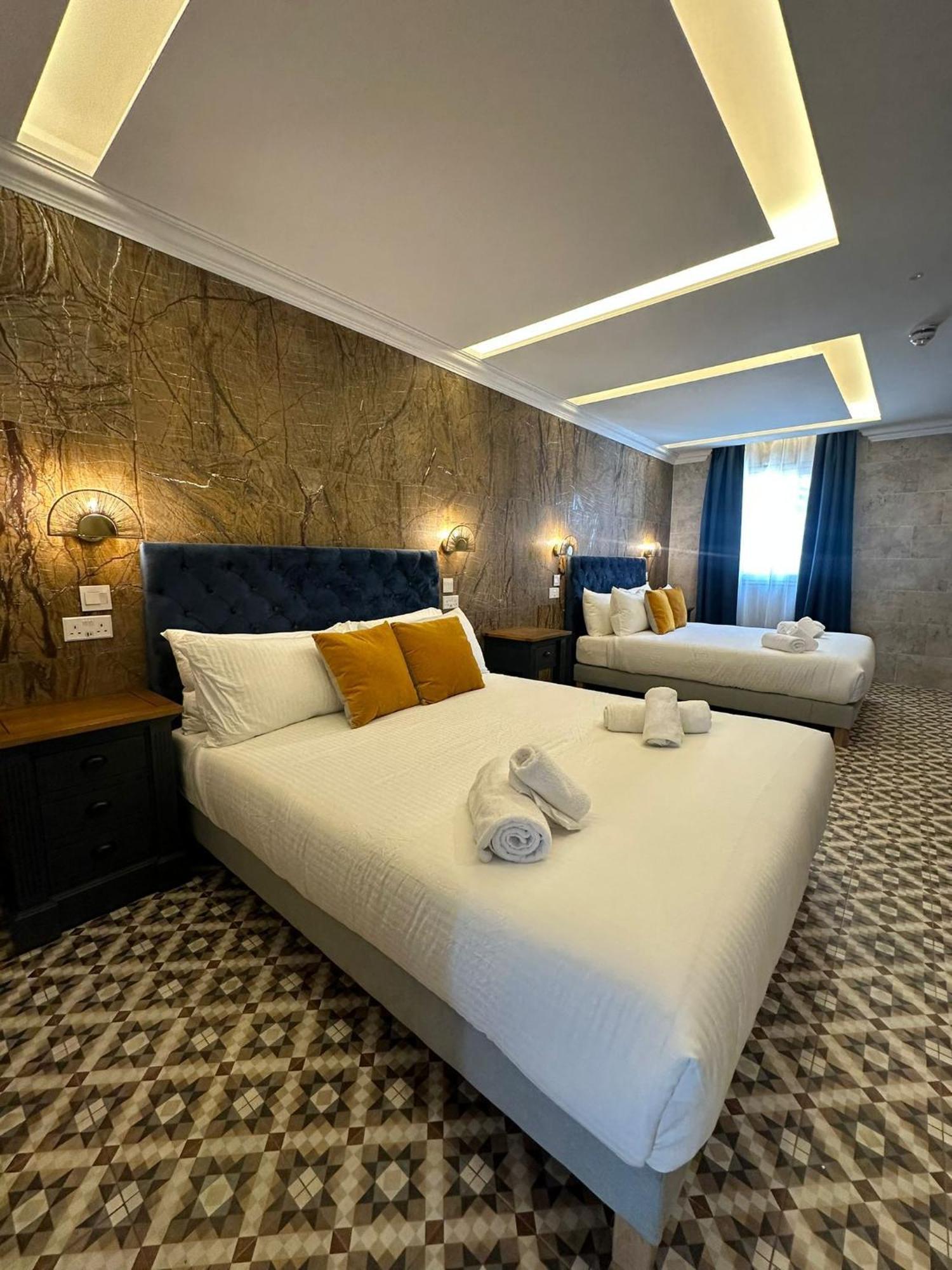 Balcony Hotel